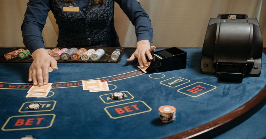 Kinh nghiệm đánh Baccarat đặt cược liên tiếp 3 lần vào cùng một cửa